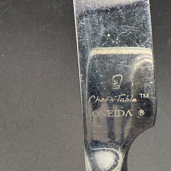 Oneida Chefs Table Stainless Steel Serrated French Solid Knives 9" Set Of 2 - Picture 3 of 4